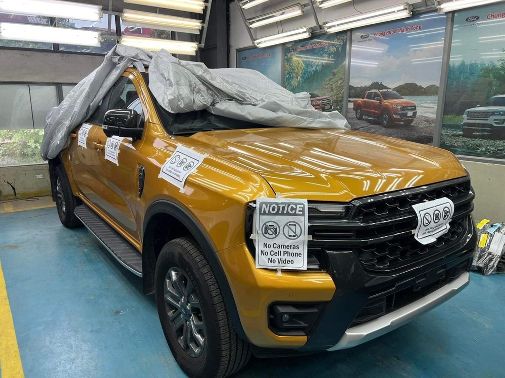Ford Ranger 2023 c&amp;oacute; 2 t&amp;ugrave;y chọn động cơ gồm m&amp;aacute;y dầu 2.0L tăng &amp;aacute;p đơn v&amp;agrave; m&amp;aacute;y dầu 2.0L tăng &amp;aacute;p k&amp;eacute;p