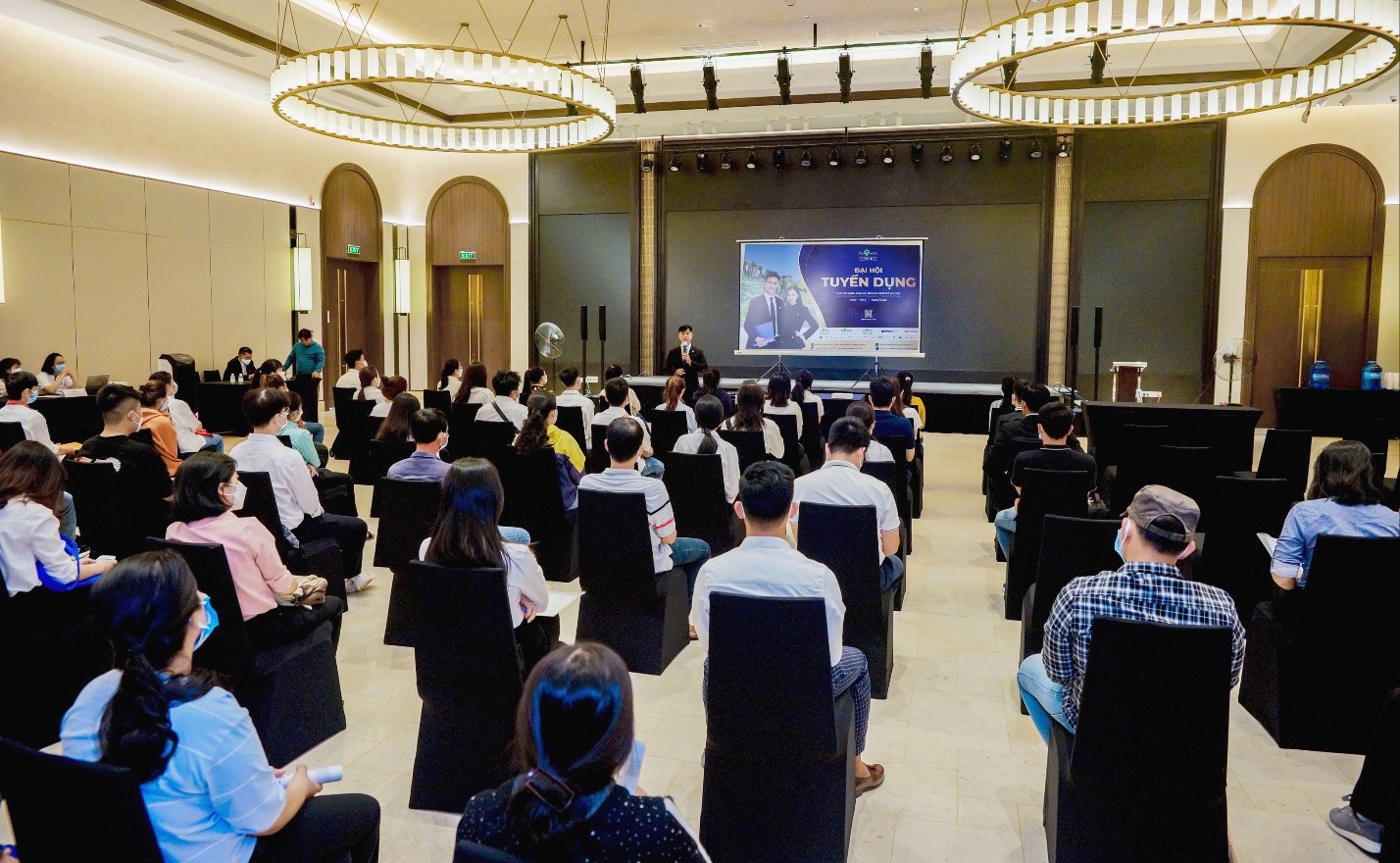 NovaGroup thường xuy&amp;ecirc;n tổ chức c&amp;aacute;c ng&amp;agrave;y hội tuyển dụng quy m&amp;ocirc; lớn tại c&amp;aacute;c địa phương
