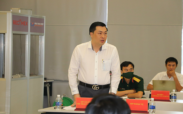 &amp;Ocirc;ng Cao Văn Ch&amp;oacute;ng - Ph&amp;oacute; Gi&amp;aacute;m đốc Sở Văn ho&amp;aacute; Thể thao v&amp;agrave; Du lịch chia sẻ một số th&amp;ocirc;ng tin nghi&amp;ecirc;n cứu bước đầu về Khu Li&amp;ecirc;n hợp c&amp;ocirc;ng nghiệp Thể thao B&amp;igrave;nh Dương đang được người d&amp;acirc;n v&amp;agrave; giới chuy&amp;ecirc;n m&amp;ocirc;n quan t&amp;acirc;m