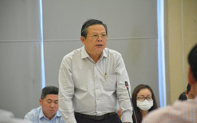 Đại diện Sở X&amp;acirc;y dựng trả lời b&amp;aacute;o ch&amp;iacute; tại buổi họp