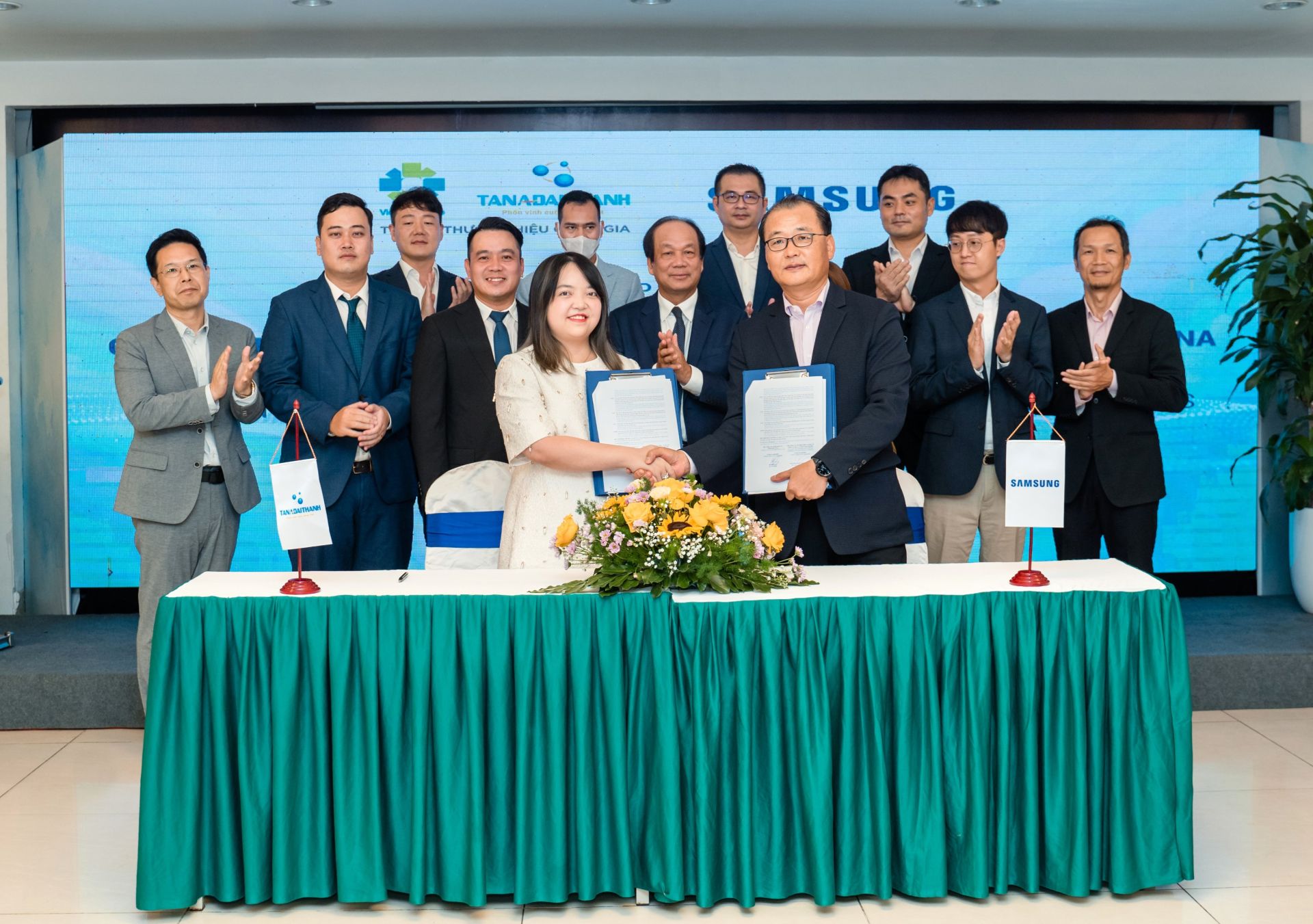 T&amp;acirc;n &amp;Aacute; Đại Th&amp;agrave;nh v&amp;agrave; Samsung Vina k&amp;yacute; kết thỏa thuận hợp t&amp;aacute;c chiến lược.