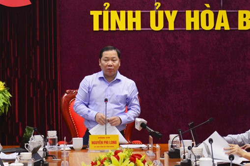 Đồng ch&amp;iacute; Nguyễn Phi Long, Ủy vi&amp;ecirc;n dự khuyết BCH Trung ương Đảng, B&amp;iacute; thư Tỉnh ủy H&amp;ograve;a B&amp;igrave;nh ph&amp;aacute;t biểu kết luận hội nghị.