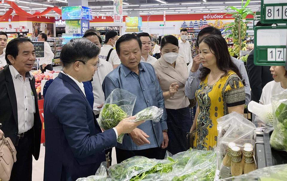 Ph&amp;oacute; Đ&amp;ocirc; trưởng Phouvong Vongkhamsao