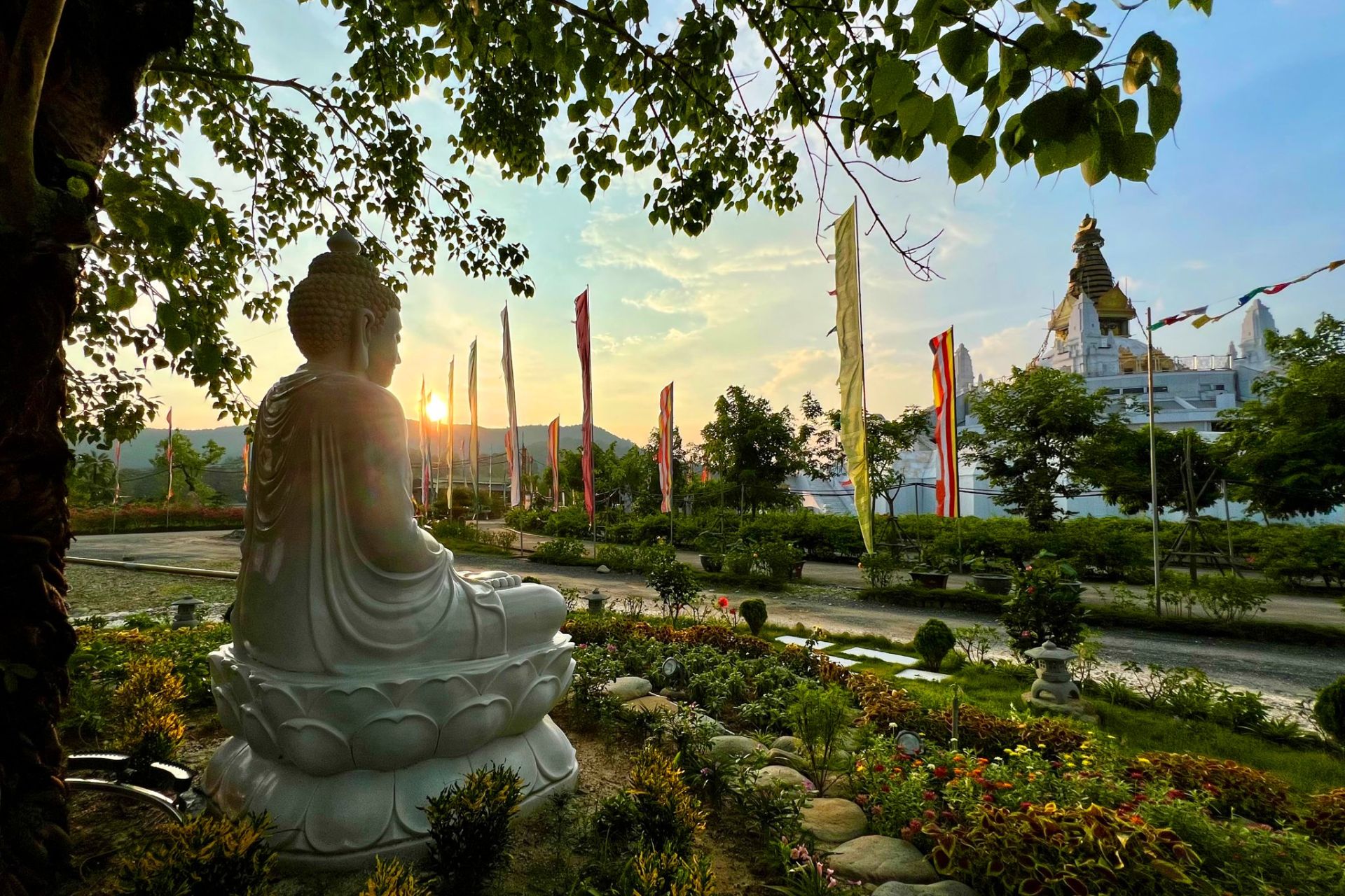 Bảo th&amp;aacute;p Mandala T&amp;acirc;y Thi&amp;ecirc;n bản giao h&amp;ograve;a linh kh&amp;iacute; đất trời trong tiết Vu lan th&amp;aacute;ng Bảy