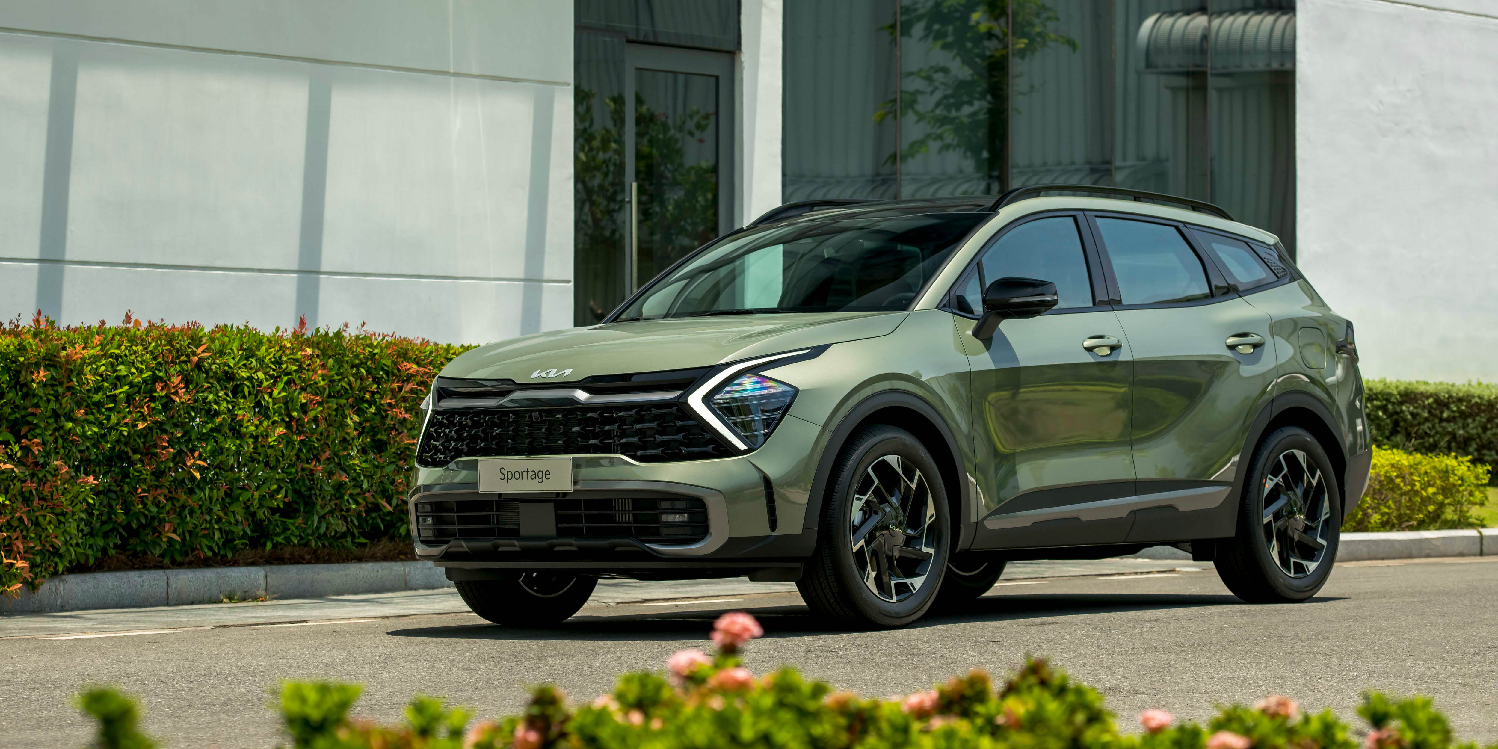 Kia Sportage được ph&amp;acirc;n phối tại Việt Nam với 03 t&amp;ugrave;y chọn động cơ: Xăng 2.0L, Diesel 2.0L v&amp;agrave; 1.6L Turbo.