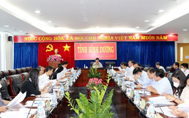 Chủ tịch UBND tỉnh chủ tr&amp;igrave; họp nghe b&amp;aacute;o c&amp;aacute;o t&amp;igrave;nh h&amp;igrave;nh triển khai c&amp;aacute;c dự &amp;aacute;n giao th&amp;ocirc;ng kết nối v&amp;ugrave;ng v&amp;agrave; một số nội dung kh&amp;aacute;c