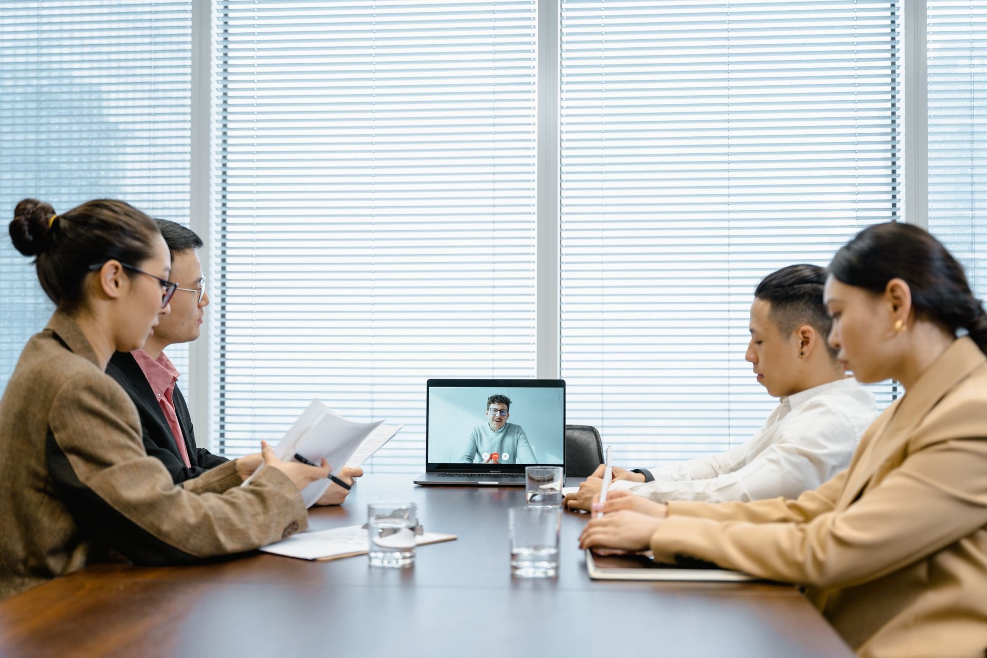 C&amp;aacute;c chuy&amp;ecirc;n gia gợi &amp;yacute; n&amp;ecirc;n đầu tư v&amp;agrave;o nơi l&amp;agrave;m việc kỹ thuật số v&amp;agrave; thiết kế lại văn ph&amp;ograve;ng để ph&amp;ugrave;  hợp hơn với c&amp;aacute;ch l&amp;agrave;m việc linh hoạt.