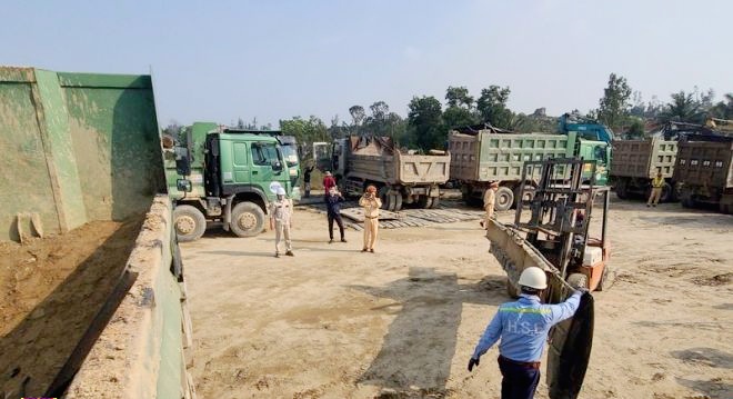 UBND tỉnh y&amp;ecirc;u cầu Sở Giao th&amp;ocirc;ng vận tải phối hợp với c&amp;aacute;c lực lượng xử l&amp;yacute; nghi&amp;ecirc;m c&amp;aacute;c h&amp;agrave;nh vi vi phạm tải trọng, xe hết ni&amp;ecirc;n hạn sử dụng, qu&amp;aacute; hạn kiểm định...
