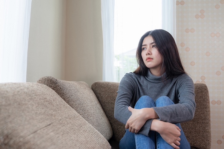 Chị Tươi suy sụp v&amp;igrave; quyết định đầu tư sai lầm của m&amp;igrave;nh (Ảnh minh họa)