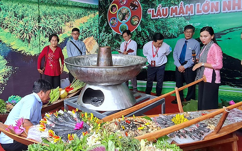 Lẩu mắm U Minh tỉnh C&amp;agrave; Mau được x&amp;aacute;c lập kỷ lục Ch&amp;acirc;u &amp;Aacute;  3 ng&amp;agrave;y trước  Lẩu mắm U Minh tỉnh C&amp;agrave; Mau được x&amp;aacute;c lập kỷ lục Ch&amp;acirc;u &amp;Aacute;