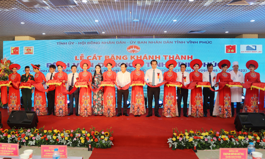 Bệnh viện đa khoa Vĩnh Ph&amp;uacute;c cao 12 tầng được kh&amp;aacute;nh th&amp;agrave;nh dịp Quốc Kh&amp;aacute;nh 2/9.