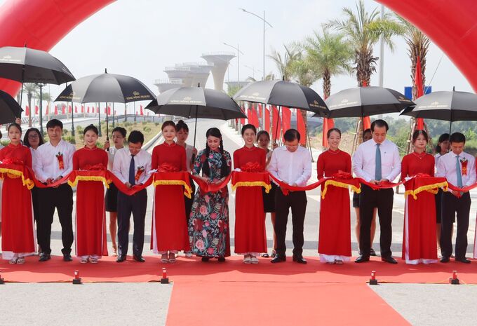 Sau nhiều th&amp;aacute;ng lỡ hẹn, Cầu Đầm Vạc ch&amp;iacute;nh thức th&amp;ocirc;ng xe kỹ thuật trong dịp Quốc Kh&amp;aacute;nh 2/9.