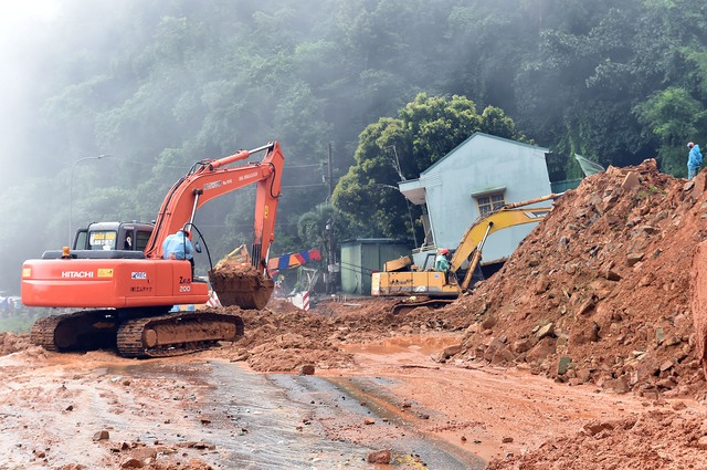 Bộ GTVT ra c&amp;ocirc;ng điện khẩn ứng ph&amp;oacute; mưa lũ, sạt lở khu vực T&amp;acirc;y Nguy&amp;ecirc;n