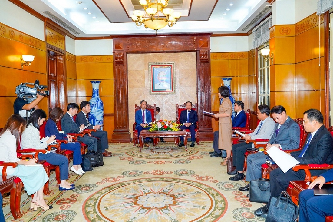 To&amp;agrave;n cảnh buổi tiếp