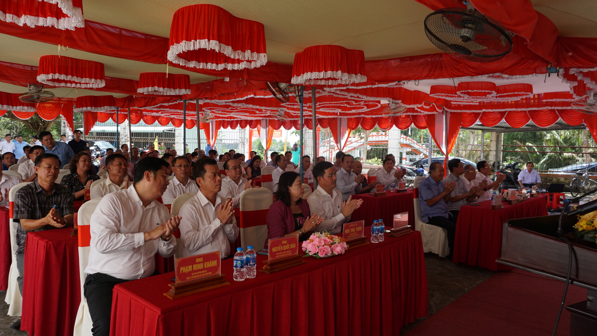 C&amp;aacute;c Đại biểu dự lễ Kh&amp;aacute;nh Th&amp;agrave;nh tại Thị trấn Vĩnh Viễn, huyện Long Mỹ, tỉnh Hậu Giang.