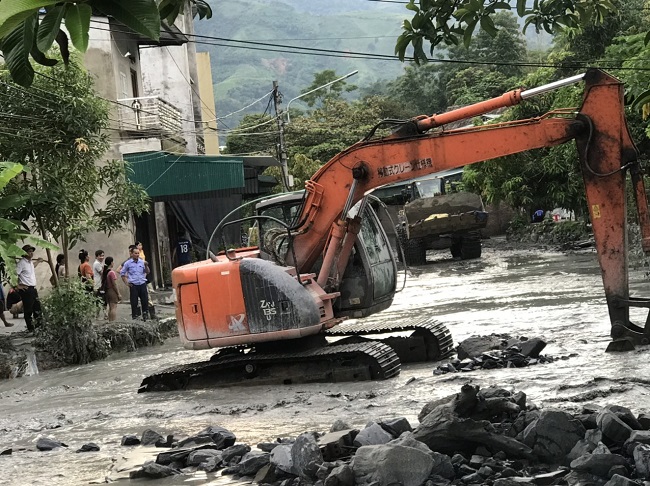 C&amp;ocirc;ng ty Cổ phần đồng Tả Phời &amp;ndash; Vinacomin tại khu vực sự cố c&amp;ugrave;ng với Ch&amp;iacute;nh quyền tập trung khắc phục sự cố