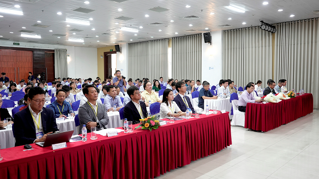 Tham dự buổi hội thảo c&amp;oacute; đại diện l&amp;atilde;nh đạo c&amp;aacute;c sở ng&amp;agrave;nh, c&amp;aacute;c hiệp hội v&amp;agrave; doanh nghiệp tr&amp;ecirc;n địa b&amp;agrave;n tỉnh.
