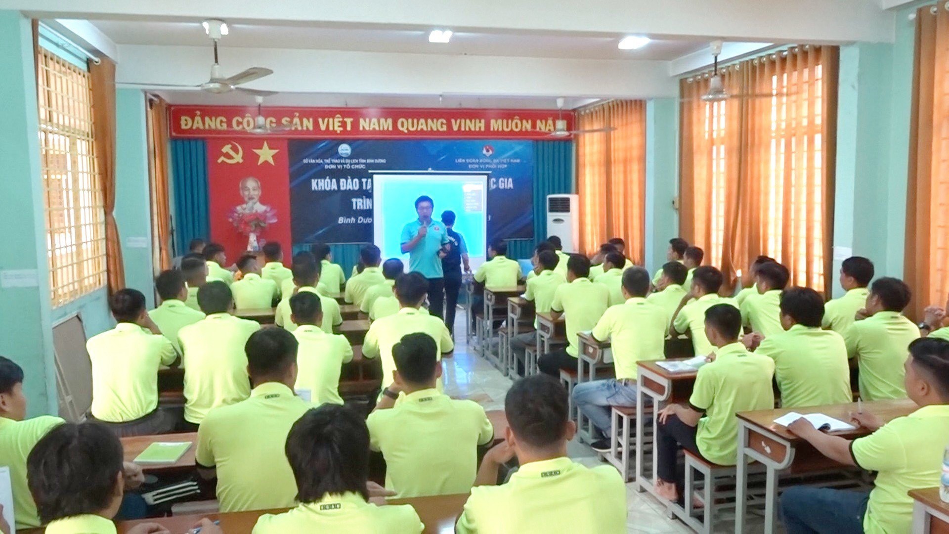 Giảng vi&amp;ecirc;n chia sẻ c&amp;aacute;c học phần l&amp;yacute; thuyết