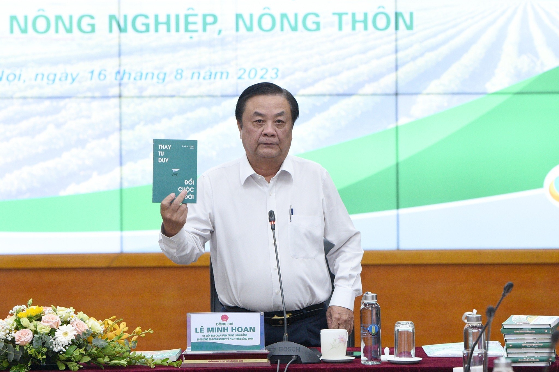 Bộ trưởng Bộ N&amp;ocirc;ng nghiệp v&amp;agrave; ph&amp;aacute;t triển n&amp;ocirc;ng th&amp;ocirc;n - L&amp;ecirc; Minh Hoan