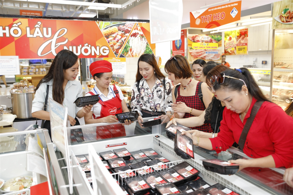 Copy of Copy of Người ti&amp;ecirc;u d&amp;ugrave;ng mua sắm thịt m&amp;aacute;t MEATdeli.jpg