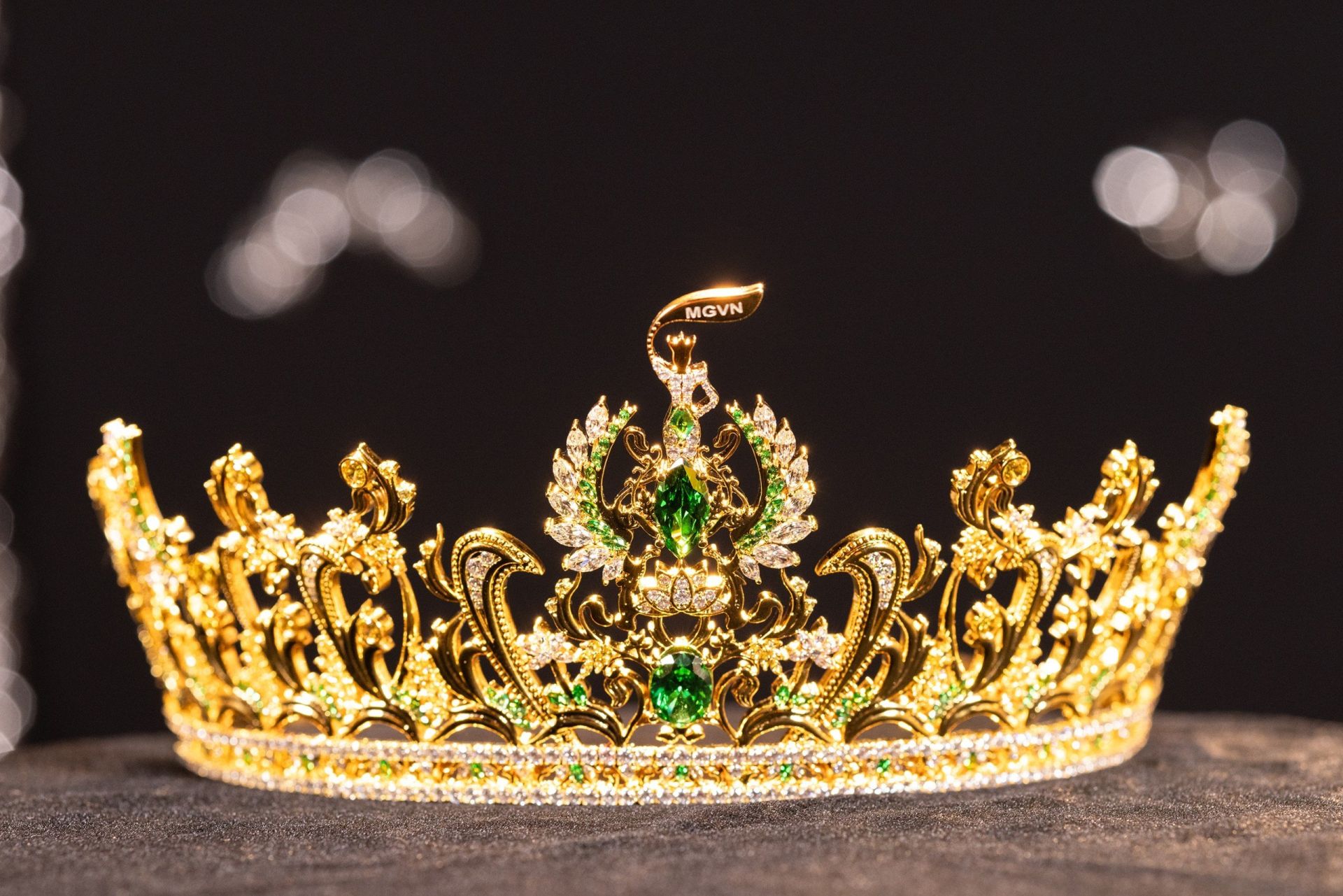 TIARA &amp;Aacute; Hậu 2