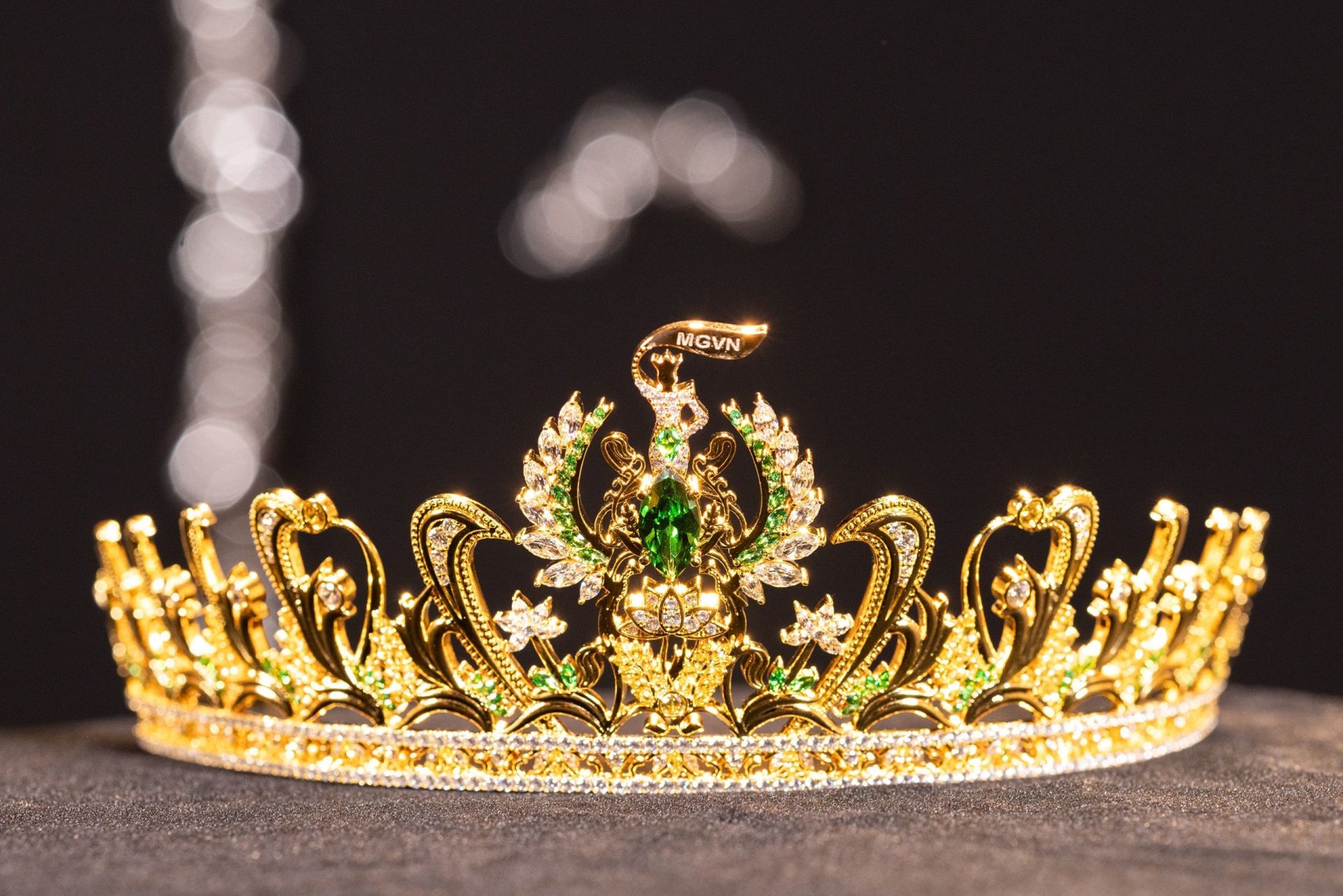 TIARA &amp;Aacute; Hậu 3