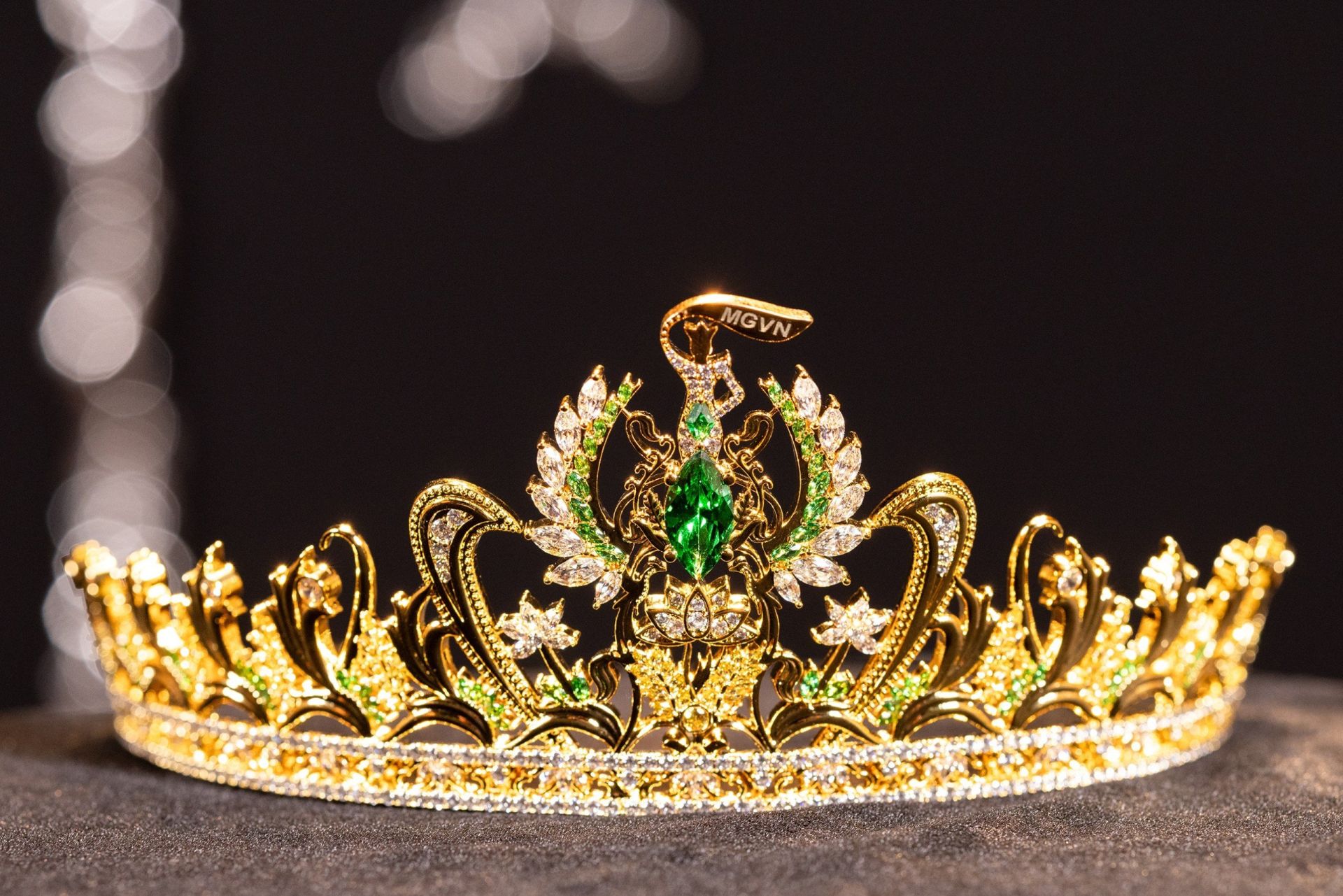 TIARA &amp;Aacute; Hậu 4