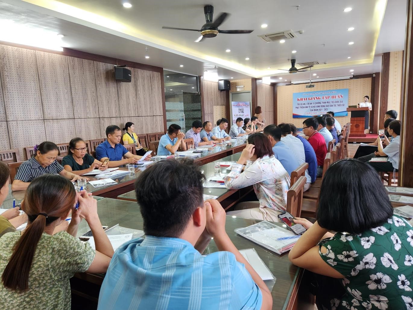 Lớp tập huấn đ&amp;agrave;o tạo kỹ năng thương mại điện tử, ứng dụng c&amp;ocirc;ng nghệ th&amp;ocirc;ng tin v&amp;agrave; đảm bảo trật tự an ninh x&amp;atilde; hội v&amp;ugrave;ng đồng b&amp;agrave;o d&amp;acirc;n tộc thiểu số