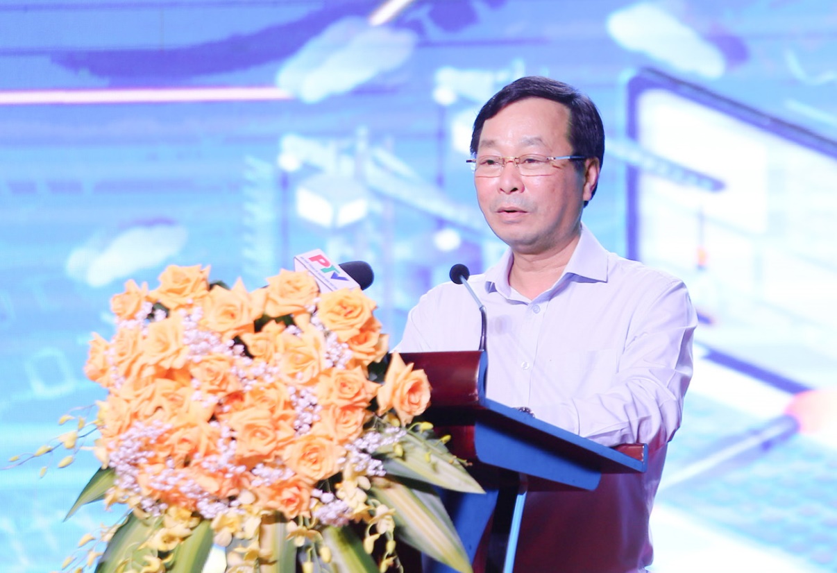 Chủ tịch UBND tỉnh B&amp;ugrave;i Văn Quang ph&amp;aacute;t biểu tại hội nghị