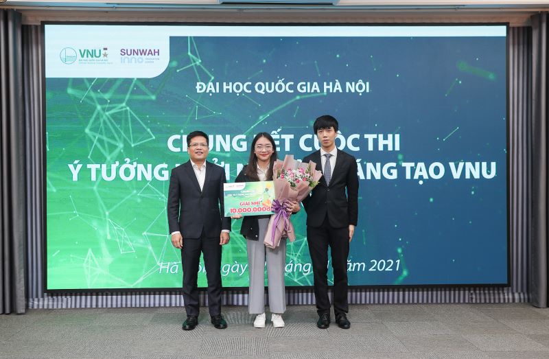 &amp;Ocirc;ng Jesse Choi, Tổng Gi&amp;aacute;m đốc Sunwah Việt Nam, CEO Sunwah Innovations tại Chung kết Cuộc thi &amp;Yacute; tưởng Khởi nghiệp - S&amp;aacute;ng tạo VNU 2021 do Đại học Quốc gia H&amp;agrave; Nội v&amp;agrave; Sunwah Innovations phối hợp tổ chức