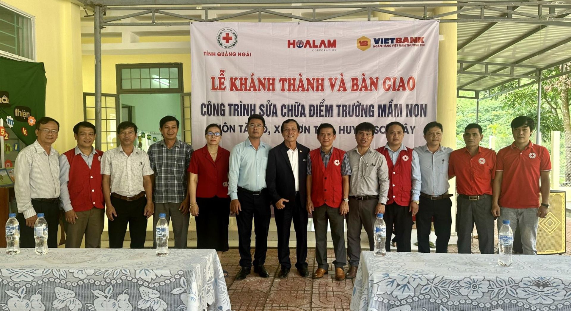 Lễ Kh&amp;aacute;nh th&amp;agrave;nh tổ chức b&amp;agrave;n giao c&amp;ocirc;ng tr&amp;igrave;nh sửa chữa, n&amp;acirc;ng cấp điểm trường mầm non th&amp;ocirc;n T&amp;agrave; D&amp;ocirc;, x&amp;atilde; Sơn T&amp;acirc;n, huyện Sơn T&amp;acirc;y với tổng kinh ph&amp;iacute; t&amp;agrave;i trợ l&amp;agrave; 300 triệu đồng.
