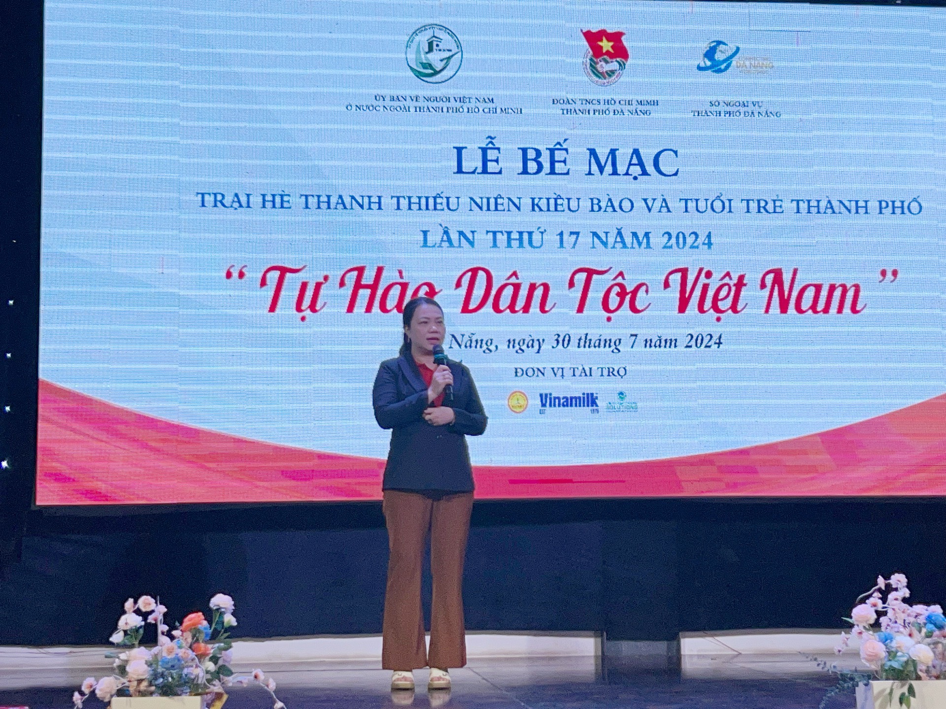 B&amp;agrave; Vũ Thị Huỳnh Mai - Trưởng Ban tổ chức, Chủ nhiệm Ủy ban về Người Việt Nam ở nước ngo&amp;agrave;i TP. Hồ Ch&amp;iacute; Minh ph&amp;aacute;t biểu tại buổi lễ