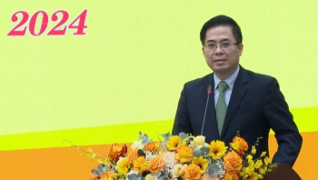 ong nguyen hoang giang duoc bau giu chuc chu tich ubnd tinh quang ngai