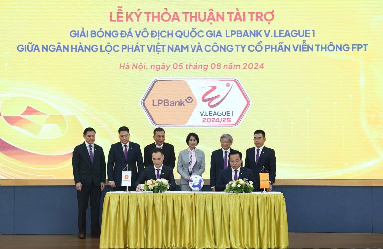 Ảnh minh họaĐại diện LPBank, &amp;ocirc;ng Ho&amp;agrave;ng Văn Ph&amp;uacute;c &amp;ndash; Ph&amp;oacute; Tổng Gi&amp;aacute;m đốc v&amp;agrave; đại diện FPT Telecom, &amp;ocirc;ng Nguyễn Ho&amp;agrave;ng Linh &amp;ndash; Tổng Gi&amp;aacute;m đốc thực hiện k&amp;yacute; kết dưới sự chứng kiến của đại diện L&amp;atilde;nh đạo Cục Thể dục Thể thao, Li&amp;ecirc;n đo&amp;agrave;n B&amp;oacute;ng đ&amp;aacute; Việt Nam, LPBank, FPT v&amp;agrave; VPF