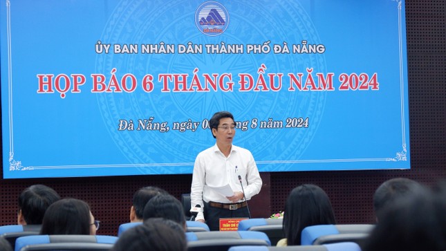 &amp;Ocirc;ng Trần Ch&amp;iacute; Cường - Ph&amp;oacute; chủ tịch UBND TP. Đ&amp;agrave; Nẵng th&amp;ocirc;ng tin tại buổi họp b&amp;aacute;o 6 th&amp;aacute;ng đầu năm 2024