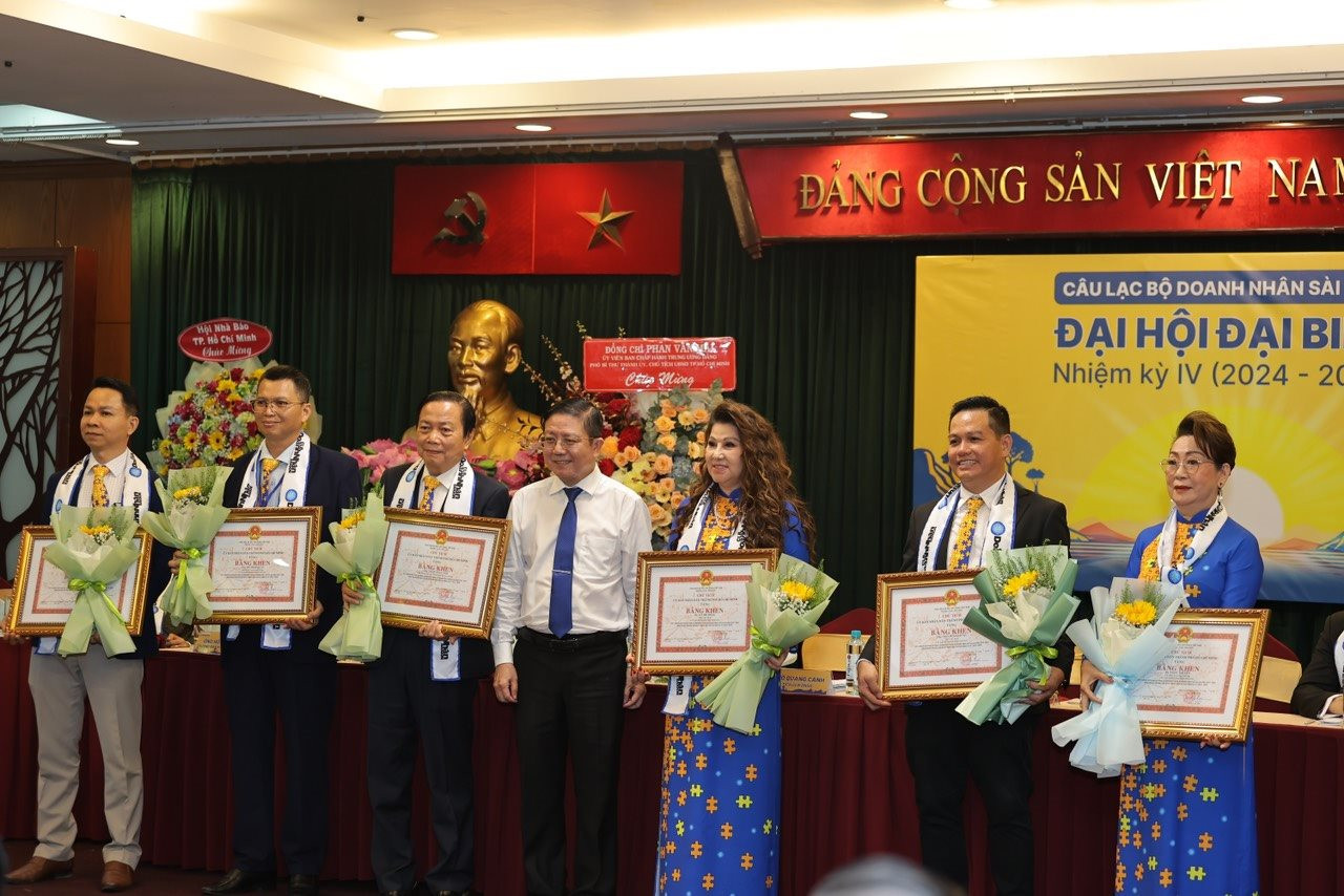 Khen thưởng cho c&amp;aacute;c tập thể v&amp;agrave; c&amp;aacute; nh&amp;acirc;n c&amp;oacute; th&amp;agrave;nh t&amp;iacute;ch trong x&amp;acirc;y dựng v&amp;agrave; ph&amp;aacute;t triển CLB giao đoạn 2019- 2024