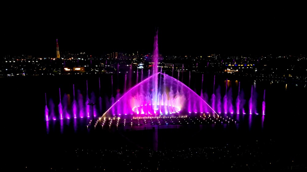 M&amp;agrave;n tr&amp;igrave;nh diễn nhạc nước ấn tượng tại chương tr&amp;igrave;nh Van Phuc Water Show