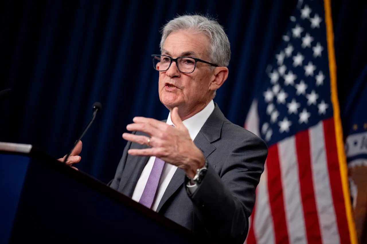 Chủ tịch Cục Dự trữ Li&amp;ecirc;n bang Jerome Powell ph&amp;aacute;t biểu tại một cuộc họp b&amp;aacute;o v&amp;agrave;o ng&amp;agrave;y 31 th&amp;aacute;ng 7