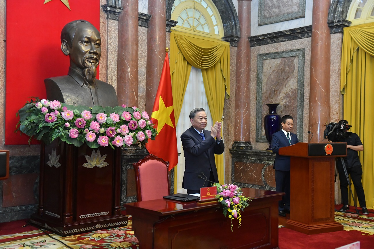 Tổng B&amp;iacute; thư, Chủ tịch nước T&amp;ocirc; L&amp;acirc;m gặp mặt Đo&amp;agrave;n đại biểu Hiệp hội Doanh nghiệp nhỏ v&amp;agrave; vừa Việt Nam tại Phủ Chủ tịch.