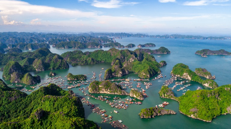 Quần đảo C&amp;aacute;t B&amp;agrave; c&amp;ugrave;ng với Vịnh Hạ Long được UNESCO c&amp;ocirc;ng nhận l&amp;agrave; Di sản thi&amp;ecirc;n nhi&amp;ecirc;n thế giới