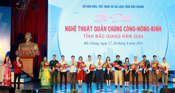 Bắc Giang: Khai mạc hội diễn Nghệ thuật quần chúng Công - Nông - Binh năm 2024