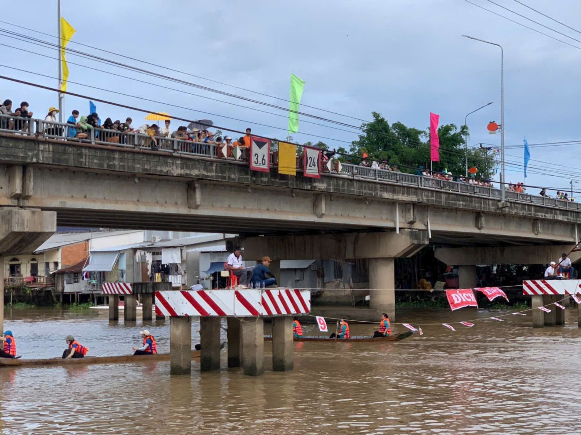 C&amp;aacute;c đội đua chuẩn bị ra khơi