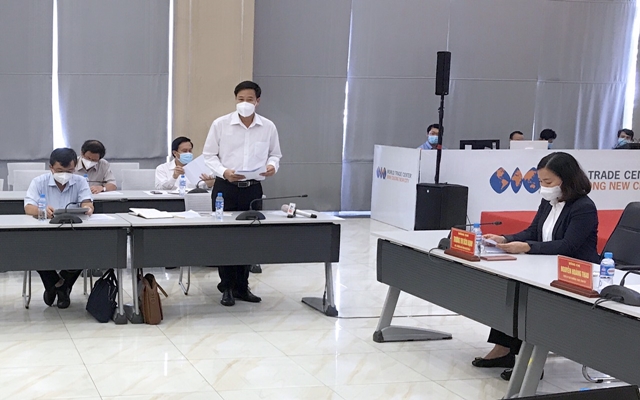 Theo b&amp;aacute;o c&amp;aacute;o, B&amp;igrave;nh Dương đang khẩn trương vừa thực hiện khoanh v&amp;ugrave;ng những địa phương c&amp;oacute; ngu cơ cao vừa đẩy mạnh ti&amp;ecirc;m vắc &amp;ndash; xin để ph&amp;ograve;ng, chống dịch Covid-19