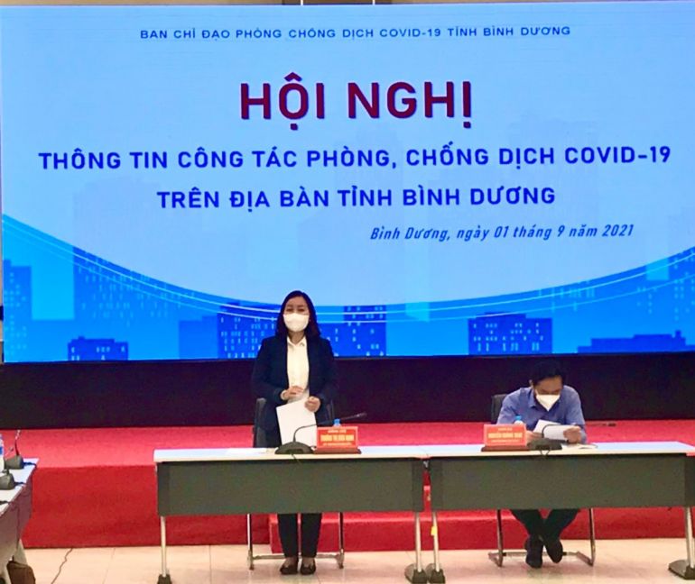 B&amp;agrave; Trương Thị B&amp;iacute;ch Hạnh, Trưởng Ban Tuy&amp;ecirc;n Gi&amp;aacute;o ph&amp;aacute;t biểu trong &amp;ldquo;Hội nghị th&amp;ocirc;ng tin c&amp;ocirc;ng t&amp;aacute;c ph&amp;ograve;ng, chống dịch Covid-19