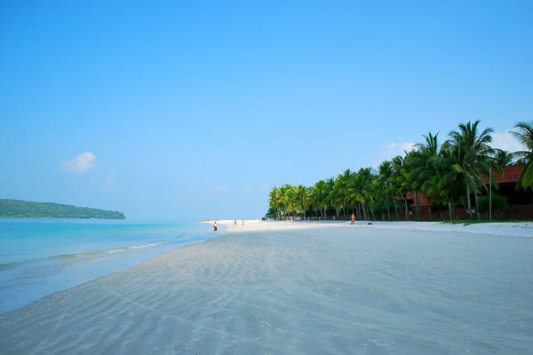 Một trong những b&amp;atilde;i biển nổi tiếng nhất Langkawi l&amp;agrave; Cenang (c&amp;oacute; chiều d&amp;agrave;i hơn 10km)