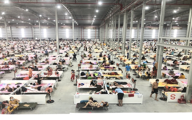 Trong những ng&amp;agrave;y qua, sau khi tiếp nhận khoảng 8.000 F0 ở TX.T&amp;acirc;n Uy&amp;ecirc;n, bệnh viện d&amp;atilde; chiến - Thới H&amp;ograve;a trở n&amp;ecirc;n qu&amp;aacute; tải