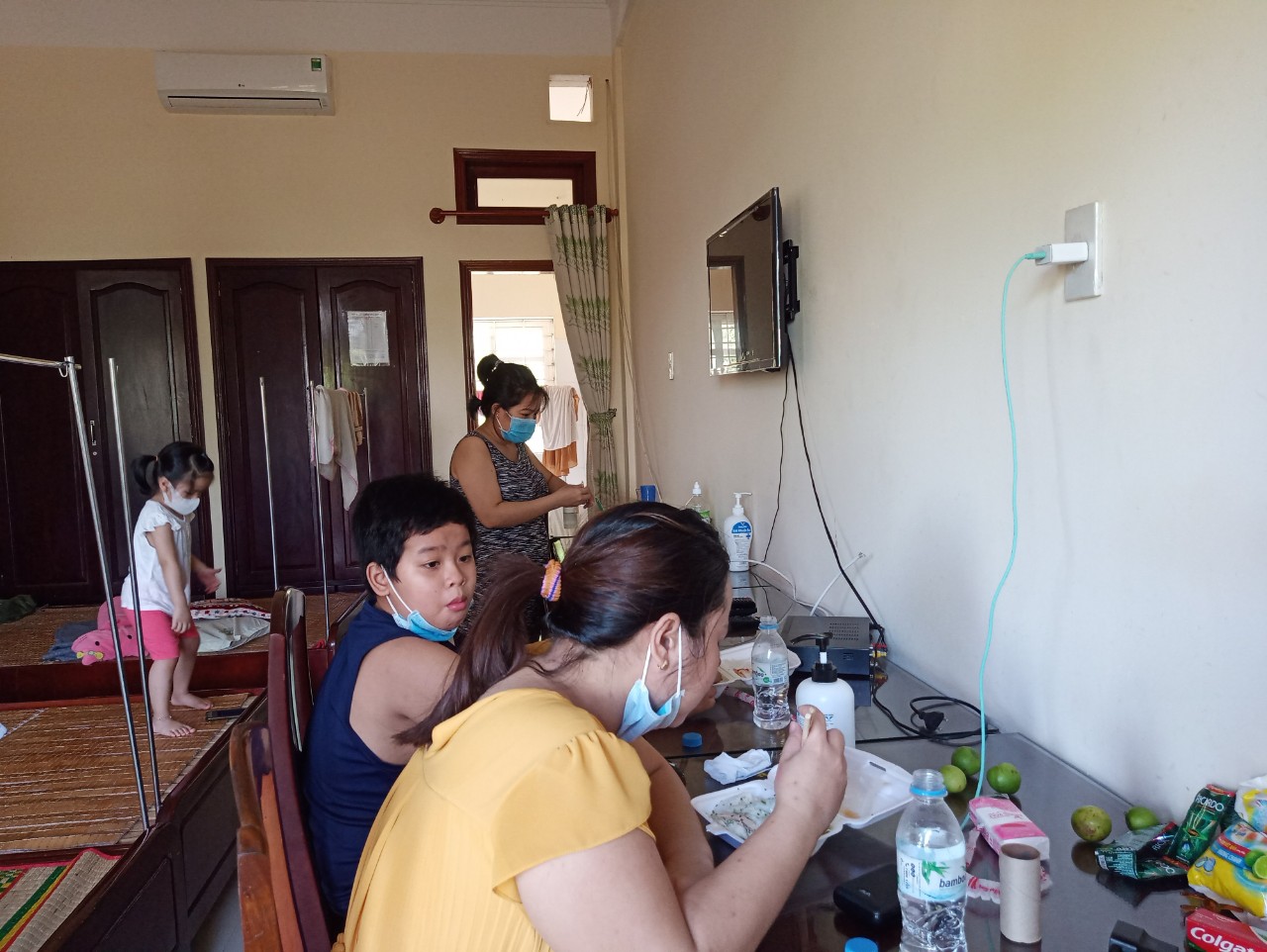 Tỉnh chưa tiếp nhận được người d&amp;acirc;n về v&amp;igrave; c&amp;ograve;n thiếu khu c&amp;aacute;ch li v&amp;agrave; điều kiện y tế tại chỗ Ảnh: Mỹ Dung