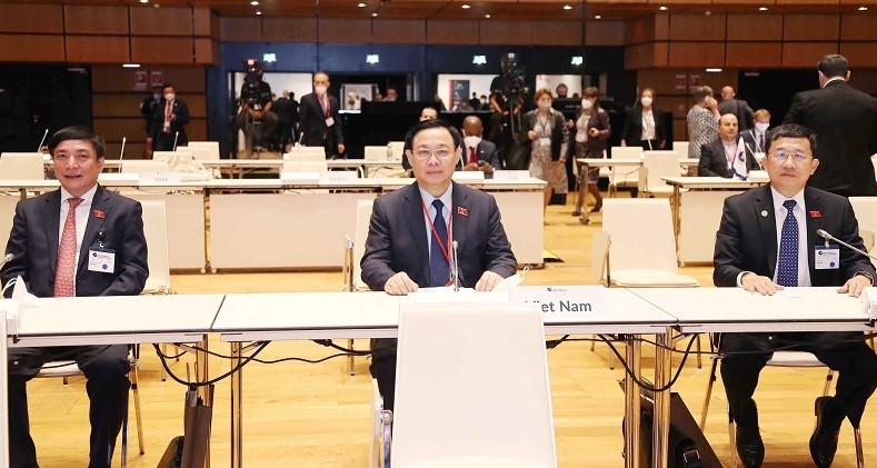 &amp;ldquo;Th&amp;aacute;ch thức k&amp;eacute;p&amp;rdquo; với sự tồn vong của nh&amp;acirc;n loại