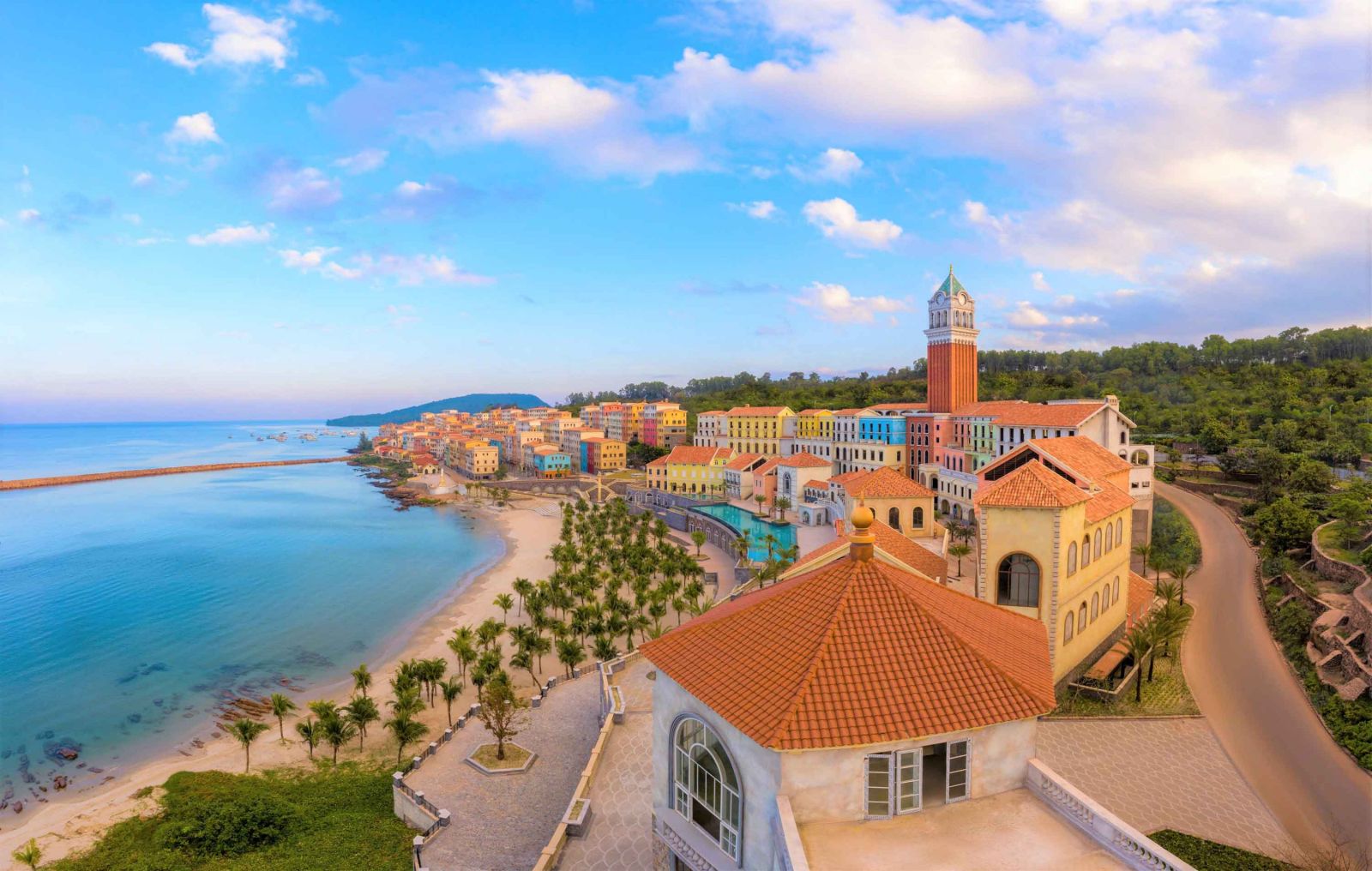 Dự &amp;aacute;n Sun Premier Village Primavera với những d&amp;atilde;y shophouse giật cấp nhiều m&amp;agrave;u sắc mang phong c&amp;aacute;ch kiến tr&amp;uacute;c Địa Trung Hải