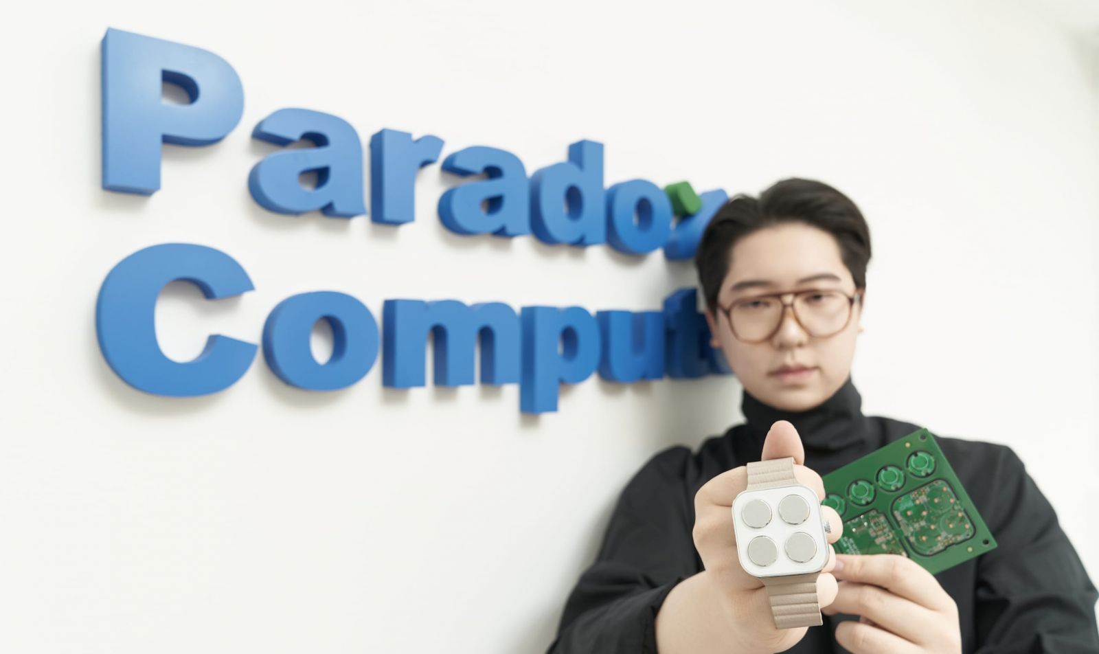 Sukone Hong, người s&amp;aacute;ng lập ki&amp;ecirc;m Gi&amp;aacute;m đốc điều h&amp;agrave;nh của c&amp;ocirc;ng ty đồng hồ th&amp;ocirc;ng minh chữ nổi Paradox Computers.